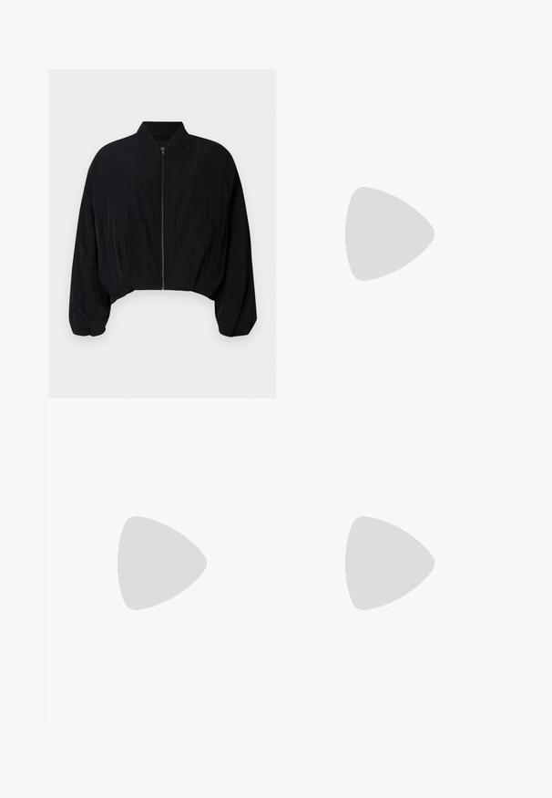 DRYKORN BRADDAN - Chaquetas bomber - black; Camiseta de algodón negra con cuello redondo, mangas cortas y un logo bordado en el pecho. Ajuste simple y relajado sin patrones.; Pantalones negros ajustados con un diseño de pierna recta, que presentan una textura suave y pliegues nítidos en el frente. Sin herrajes visibles.; Tacones negros de piel sintética tipo slingback con punta afilada, que cuentan con un tacón delgado y un detalle en tono dorado en la correa ajustable. Textura suave.