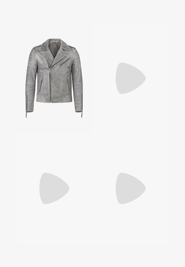 CYCAS D'OR JORDAN PERFECTO - Læderjakker - moon grey; Hvid bomulds tanktop med rund halsudskæring, brede skulderstropper og lige kant, der har en glat tekstur og uden synlige mønstre.; Sorte bukser med lige ben, lavet af et glat stof. Har frontfolder og en enkelt knaplukning i taljen.; Sorte lædermokkasiner med en glat overflade, der har en dekorativ rem og kontraststing, parret med beige bukser.