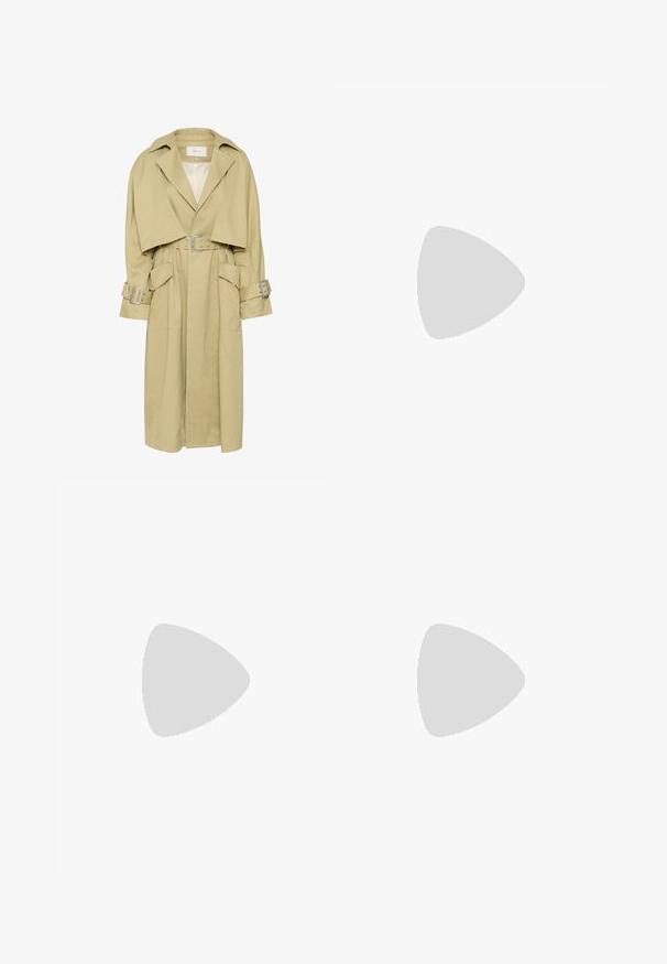 Gestuz SOURI - Trenčkot - dark yellow/beige; Črna, prilegajoča majica s tankimi nastavljivimi naramnicami, V-izrezom, brezšivno zasnovo in gladko teksturo. Narejena iz mehkega, raztegljivega materiala.; Črne široke jeans hlače iz denima, s petimi žepi, gumbom za zapiranje, subtilnim šivanjem in ravnim krojem od pasu do roba.; Bežna in črna dvobarvna slingback čevlja s koničastim noskom, ravnim peto in križno zasnovo traku. Gladka usnjena tekstura.; Črna usnjena torbica z teksturirano površino, ki ima dva zgornja ročaja, odstranljiv ramenski trak in podrobnosti z srebrnim zapiranjem.