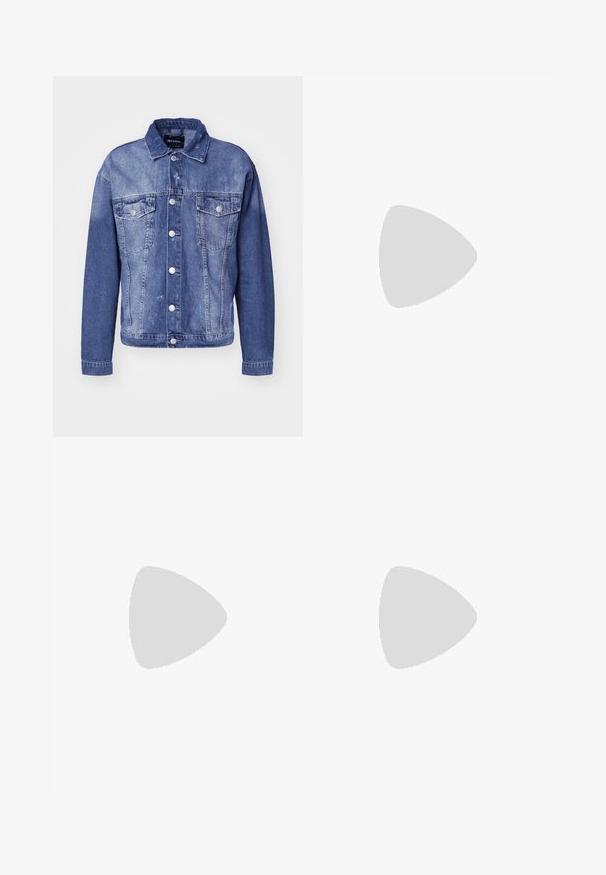 Only & Sons ONSJUST BOX JACKET - Giacca di jeans - light blue denim; T-shirt grigia in cotone con colletto a giro, maniche corte e design semplice, caratterizzata da una consistenza morbida e liscia, senza pattern o decorazioni visibili.; Pantaloni cargo khaki con elastico in vita e cordino, dotati di tasche laterali e caviglie cuffiate. Realizzati in un materiale leggero e testurizzato.; Sneaker in pelle nera con suola bianca, punta perforata, dettaglio logo in oro, collare imbottito e accenti neri a contrasto sui lati.
