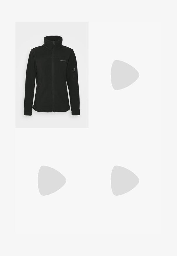 Mustat fleece-takit, joissa on korkea kaulus, edessä vetoketjukiinnitys ja vetoketjullinen sivutasku. Vasemmassa rintakehässä on logo.; Vaaleanharmaa lyhythihainen t-paita, joka on valmistettu pehmeästä kankaasta. Ominaisuuksiin kuuluu pyöreä kaula-aukko ja pieni tummansininen logo vasemmassa rintapielessä. Rentoa istuvuutta.; Tummansiniset housut, jotka on valmistettu sileästä kankaasta. Niissä on edessä nappikiinnitys, slim fit -malleista, ja polvissa on taitteet.; Musta vaelluskenkä, jossa on puolivartinen muotoilu, jolle on ominaista teksturoitu päällinen, harmaat yksityiskohdat ja kestävä kumipohja, jossa on pitoita lisääviä lukuja.