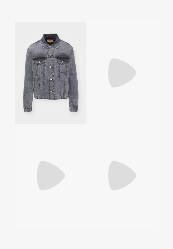 Graue Jeansjacke mit Kragen, zwei Brusttaschen, silbernen Knöpfen und fransigem Saum. Sie hat eine ausgeblichene Waschung und lange Ärmel.; Schwarzes, oversized T-Shirt mit kurzen Ärmeln und rundem Ausschnitt, mit sichtbarem Filippa K Markenlabel im Kragen.; Schwarze, maßgeschneiderte Hose mit geradem Bein, aus glattem Stoff, mit einem vorderen Knopfverschluss und zwei seitlichen Taschen.; The Antipode Sneaker low - black