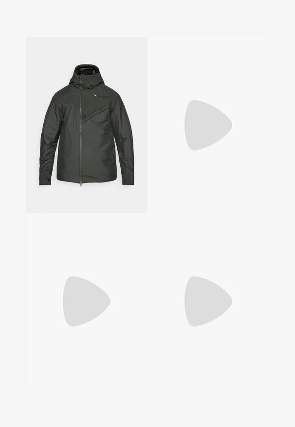 Tumši zaļš pildīts samta apģērbs ar kapuci, ar rāvējslēdzēju priekšpusē, teksturētu krūšu paneļa un kontrastējošiem akcentiem uz pleciem un logo.; Melna īsām piedurknēm T-krekls, kas izgatavots no kokvilnas, ar apaļu dekoltē un nelielu baltu logotipu augšējā kreisajā krūtīs.; Melni sporta bikses, kas izgatavotas no viegla auduma, ar savelcamu jostu, sānu kabatām un sašaurinātiem apakšējiem galiem pie potītēm.; Melnas taku skriešanas kurpes ar teksturētu virsu, gumijas zoli un pastiprinātu pirkstu daļu. Aprīkotas ar mīkstu apkakli un vilkšanas cilpu, lai viegli uzvilktu.