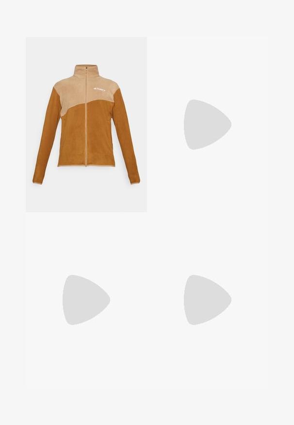 Veste en polaire marron avec un panneau supérieur beige, col montant, fermeture éclair sur toute la longueur et logo Terrex. Comprend deux poches latérales. Texture douce.; T-shirt noir à manches courtes en tissu léger, arborant un logo « TERREX » gris clair sur la poitrine et un col rond.; Pantalons étanches noirs en tissu léger, dotés d'une taille élastique et d'une poche zippée sur le côté. Design simple et ajusté.; Chaussure de trail légère avec une tige en mesh gris et noir, accents orange et une semelle extérieure robuste pour une bonne traction. Doublure imperméable en Gore-Tex.