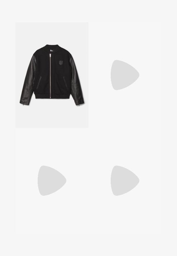 Veste bomber noire avec un corps en laine et des manches en cuir. Présente une fermeture éclair à l'avant, un col côtelé et deux poches latérales. Accentuée par un logo en forme de bouclier.; T-shirt noir à manches courtes en coton, avec un col rond et un petit logo près de l'ourlet. Texture lisse, coupe régulière.; Pantalons ajustés bleu marine avec une texture lisse, une coupe droite et des ourlets roulés. Comprend des poches avant et un design à l'avant plat.; Mocassin pour homme en cuir noir avec un petit talon et un design classique à lanière penny, présenté en profil sur fond blanc.