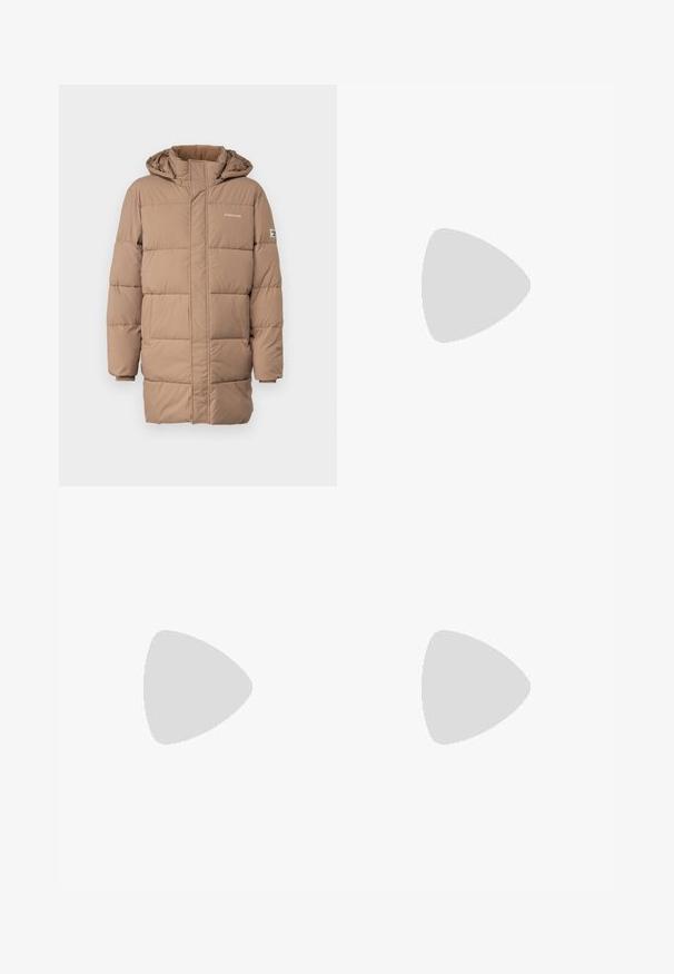 Guess Jeans PUFFER JACKET - Ziemas jaka - wet sand; Balta kokvilnas krekla garajām piedurknēm ar pogām, kura dizainā ir klasiskā apkakle, priekšējās pogas un minimālistiska šuvju detaļa.; Melnas pielāgotas bikses ar taisnu piegriezumu, izgatavotas no gludas auduma. Satur jostas cilpas un krokas detaļu gar priekšpusi.; Baltie ādas sporta apavi ar gludu virsmu, noapaļotu purngalu, plakaniem šņorēm un reljefa zoli. Pelēks zamšādas akcenti pie papēža.; Skaidras plastmasas saulesbrilles ar taisnstūra formas brūnajiem objekīviem, ar plānām, caurspīdīgām kājām un metāla akcentiem uz tempļiem.