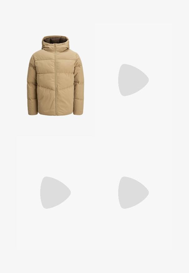 Beige prošívaná bunda s kapucí, s předním zipem, šitými panely a hladkou texturou. Interiér je tmavě hnědý.; Bílý krátký rukáv tričko s pružnou strukturou. Kulatý výstřih, volný střih, bez viditelných vzorů nebo detailů. Jednoduchý a univerzální design.; Béžové džíny z denimu se středně širokým střihem, vybavené předními kapsami, kovovým zapínáním na knoflík a jemnou texturou.; Béžové semišové tenisky s kulatou špičkou, šněrováním vpředu a texturovaným zadním akcentem. Bílá gumová podrážka poskytuje kontrast. Jednoduchý a moderní design.