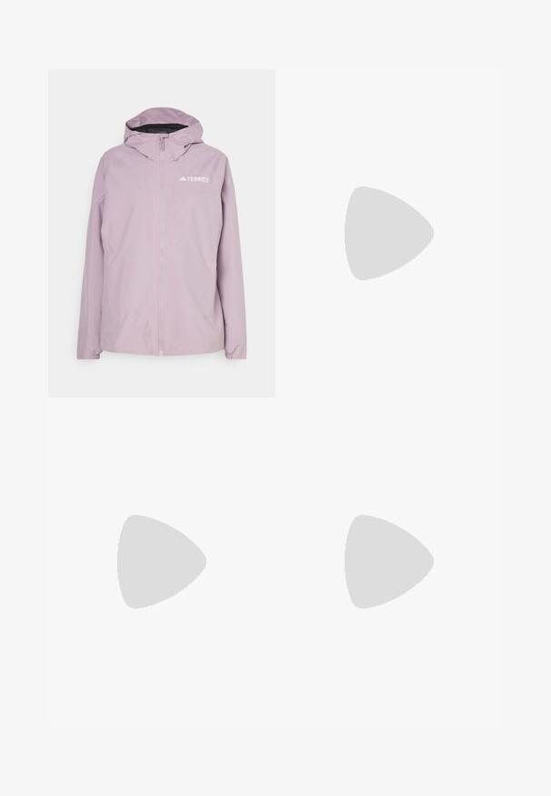 Adidas Terrex MULTI TWO-LAYER RAIN.RDY - Vodotesná bunda - preloved fig; Čierne krátkosrsté športové tričko vyrobené z materiálu, ktorý odvádza vlhkosť, s okrúhlym výstrihom a veľkým logom "TERREX" v tmavosivej farbe cez hruď.; Čierne ľahké nohavice s elastickým pásom. Obsahujú jemné logo „TERREX“ v bielej farbe. Hladká tkanina a strih s rovnými nohavicami.; Športová obuv s priedušným zvrškom v odtieňoch čiernej a modrej. Obsahuje biele pruhy, šedú gumovú podrážku a štruktúrovanú medzipodrážku pre lepšiu trakciu.