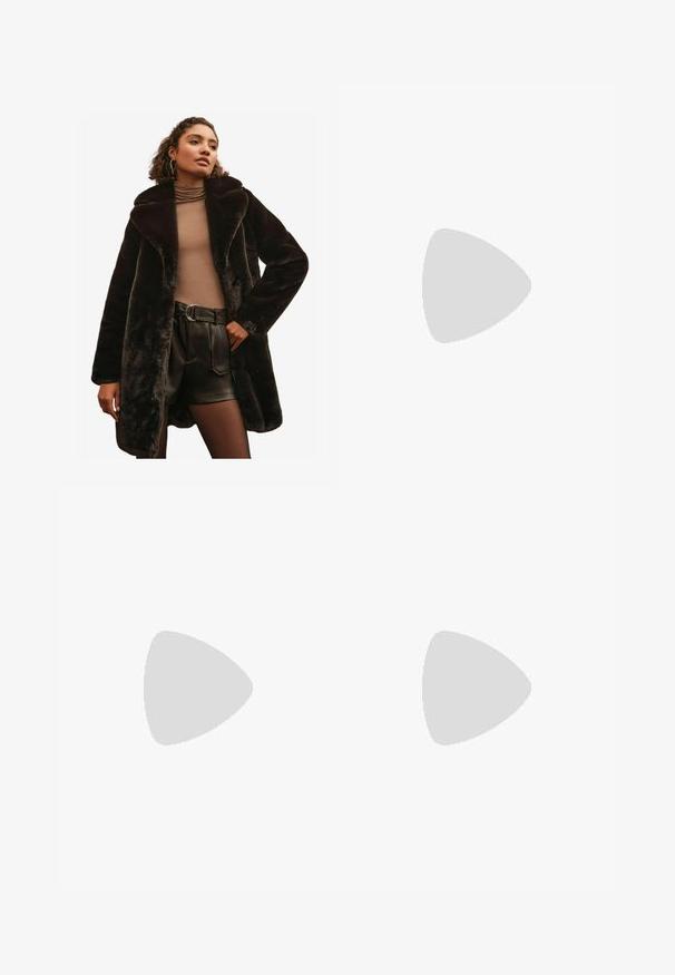 Friends Like These LONGLINE - REGULAR FIT - Ziemas mētelis - black; Melnā īsroku T-krekls no mīkstas kokvilnas ar apaļu kakla izgriezumu un parastu piegriezumu, bez redzamiem rakstiem vai akcentiem.; Melnas ādas brīvo bikšu bikses ar gludu tekstūru, ar augstu jostu, pogu aizdari un priekšējām kabatām. Plaša kāju dizains un pulēts apdare.; Sporta apavi ar balto ādas virsu, pelēku zamšādas purngalu un trim melnām svītrām. Iezīmē zilu logotipu uz mēles un teksturētu gumijas zoli.