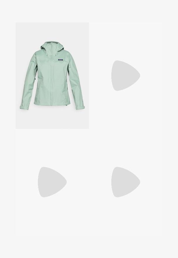 Hele roheline veekindel jakk kapuutsiga, tõmblukk ees ja kaks küljetaskut. Üleval vasakul rinnal on logo.; Hall juppuvarrega, pehmeast, niiskust eemaletõukavast kangast lühikeste varrukatega hall T-särk. Omab ümarat kaelust ning väikest valget logo vasakul ülal.; Mustad, hästi istuvad püksid, mis on valmistatud paindlikust materjalist. Omadusteks on lukuga küljetasku, artikeeritud põlved ja sile pind.; Mustarjaline matkasaabas, millel on keskmine disain, tekstuuriga ülemine osa, hallid aktsendid ja vastupidav kummist põhi, millel on haardelugesid.