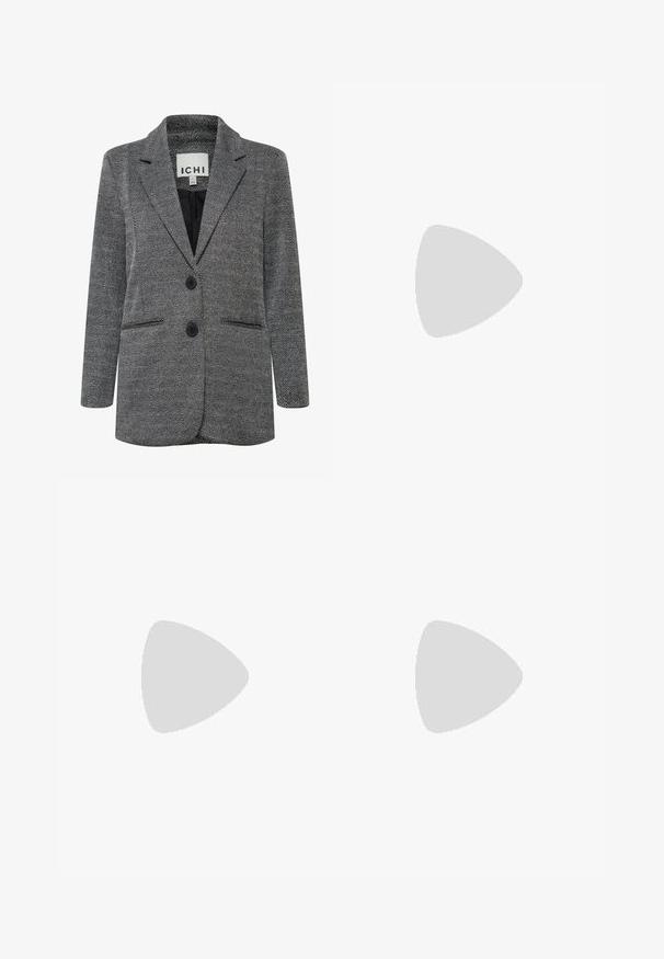 Hallharjaga särk halli ja musta kirju houndstooth mustriga, millel on sälgulaadne krae, topelt-nööbiga kinnitus ja kaks esist pakkumist.; Valge ribakujuline tank top, millel on ümmargune kaelus, varrukateta disain ja lühike pikkus. Silt ütleb "JJXX." Sile kangast tekstuur.; Mustad, laiad püksid elastse vöökohtaga, valmistatud siledast kangast. Omab lihtsat disaini, ilma taskute või nähtavate õmbluste detailideta.; Mustmust ja halli nubukist tennisajal on suur kreemjas "N" logo, lilla paelad ja tekstureeritud kummist välispohja.