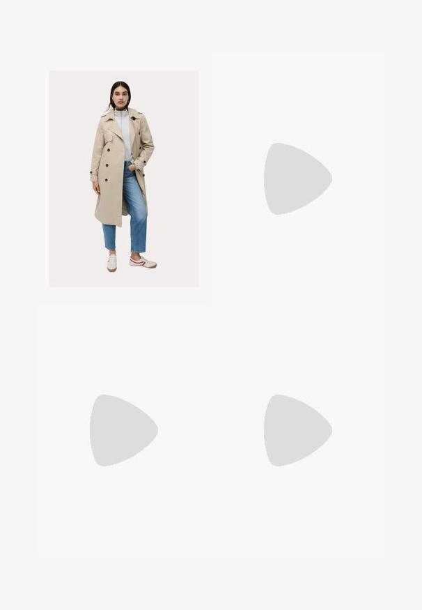 Marks & Spencer LONGLINE  - Trench - buff; PULL&BEAR SHORT SLEEVE - T-shirt basique - sand; Stradivarius FLOWING WITH DARTS - Pantalon classique - beige; Stradivarius CORSET  - Escarpins - pink