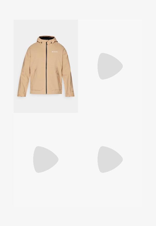 Beige wasserdichte Jacke mit Kapuze, Reißverschluss und zwei Fronttaschen. Mit kontrastierenden schwarzen Reißverschlüssen und Logo-Details. Glatte Textur.; Beige Baumwoll-T-Shirt mit kurzen Ärmeln, Rundhalsausschnitt und einem kleinen schwarzen Logo auf der linken Brustseite. Glatte Textur, lässiges Design.; Marine Cargo-Hosen aus strapazierfähigem Stoff, mit Knopfverschluss, fünf Taschen und schmal zulaufenden Beinen mit leichter Struktur.; Schwarze Outdoor-Schuhe aus Mesh und synthetischem Material, mit einer strukturierten Oberseite, gesichertem Schnürsystem und griffiger Laufsohle, auf felsigem Gelände.