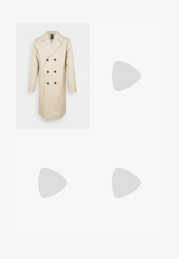 Only & Sons ONSNICO - Trenchcoat - incense; Katoenen T-shirt set met een zwarte top en een witte top, beide met korte mouwen, ronde hals en een standaard pasvorm. Textuurstof.; Beige denim jeans met een recht gesneden ontwerp, voorzien van voorzakken, een metalen knoopsluiting en een subtiele textuur.; Beige suède sneakers met een ronde neus, vetersluiting aan de voorkant en een getextureerde achteraccent. De witte rubberen zool zorgt voor contrast. Eenvoudig en modern ontwerp.