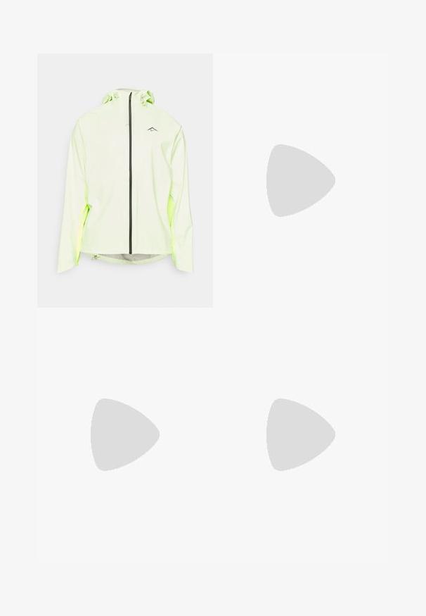 Lys grøn vandtæt jakke med hætte, frontlynlås og sorte detaljer. Har et logo på brystet og elastiske manchetter.; Sort Nike løbe T-shirt lavet af let, åndbart materiale, med korte ærmer og et lille hvidt logo på brystet.; Sorte atletiske bukser lavet af glat stof, med elastisk talje, smalnende ben og et lille hvidt logo på venstre side.; Sort atletiksko med en tekstureret overdel, hvid Nike swoosh og en hvid gummisål. Har en snørret design og dynamisk form.