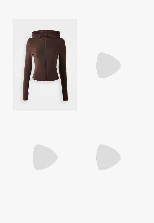 Sudadera con cremallera en color marrón con un diseño ajustado, mangas largas y capucha. Fabricada en un tejido suave y elástico, con costuras curvadas y una forma aerodinámica.; Tres camisetas de manga larga apiladas: negra, gris y blanca. Cada una tiene un escote redondo y un diseño recortado con una tela suave y ligera.; Pantalones negros acampanados hechos de un tejido elástico, con una pretina alta y puños acampanados que incluyen aberturas laterales para mayor libertad de movimiento.; Zapatillas de ante gris con cordones blancos, rayas negras y suela de goma blanca. Presentan un logo circular en la lengüeta y una suela de goma.