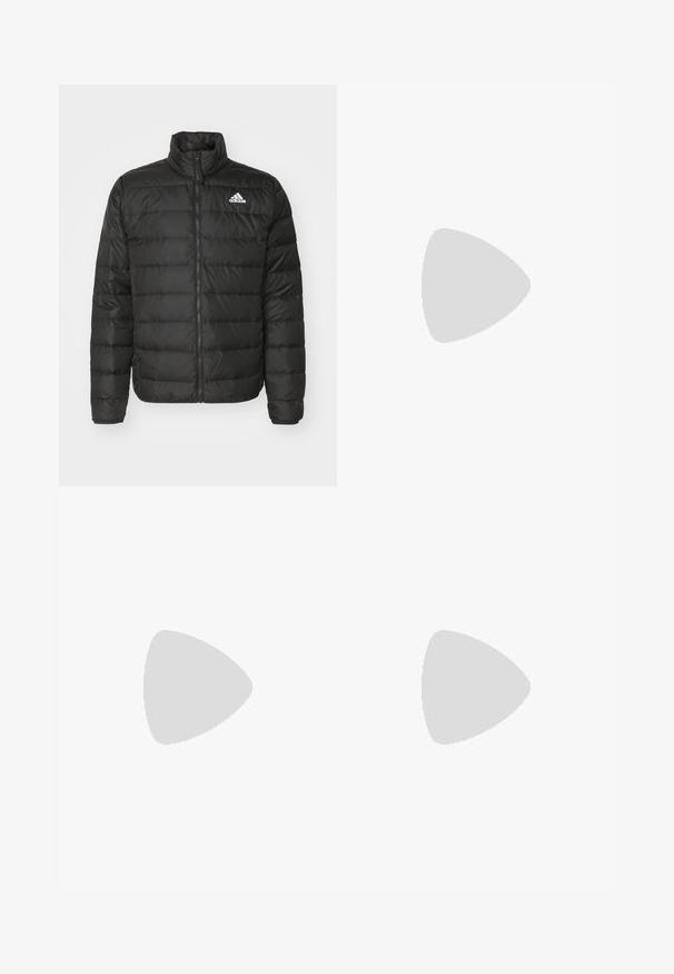 Crna puffer jakna s visokim ovratnikom, zatvaranjem na zip i kvadratnim dezenom. Sadrži bijeli Adidas logo na lijevoj strani prsnog koša. Glatka, sjajna tkanina.; Svijetlosmeđa pamučna majica kratkih rukava. Sadrži mali plavi i crveni grafički prikaz marlinske ribe uz natpis "MARLIN TROPHY".; Khaaki hlače glatke teksture, s gumbom za zatvaranje, petljama za remen i suptilnim horizontalnim rebrastim uzorkom na tkanini.; Bijele atletske tenisice s gornjim dijelom od teksturiranog pletenog materijala, ravnim vezicama i jastučićem u potplatu s vidljivim zračnim komorama radi dodatne potpore.