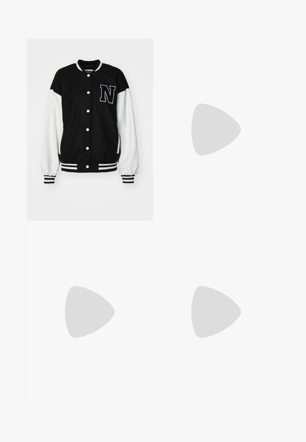 Veste de style universitaire noir et blanc avec un tissu doux, des boutons-pression, des poignets côtelés et un grand "N" brodé sur la poitrine.; Haut blanc à manches courtes avec un col rond. Doté d'une texture froncée sur les côtés et d'une silhouette ajustée, fabriqué à partir d'un matériau doux et extensible.; Pantalons larges blancs en tissu léger, avec une taille élastique et un cordon de serrage pour un ajustement réglable. Texture lisse.; Sandales à plateforme noires avec semelles épaisses et crantées, dotées de plusieurs sangles, présentant des boucles en métal et une texture lisse semblable au cuir.