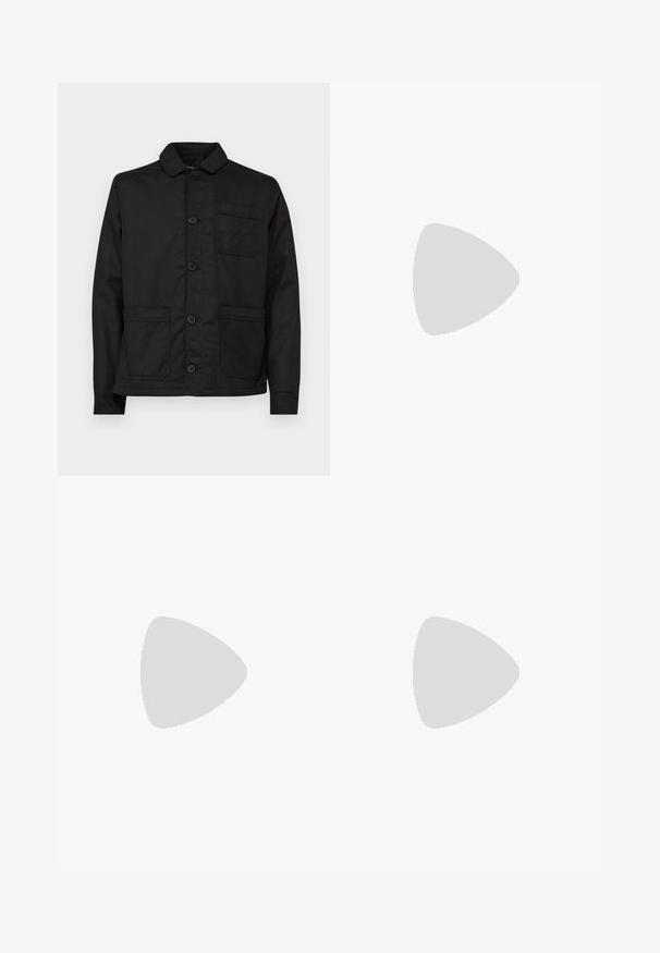 Must mustam cotton jakk, millel on krae, nööpidega ees ja üks rinnatasku. Tootel on kaks eesolevat klapiga taskut ja lame äär.; Heled hõbedane lühikeste varrukate T-särk, millel on tekstuuriga muster, ümmargune kaelus ja sirge äär. Valmistatud pehmest, hingavast kangast.; Heledad sinine teksade püksid, laia lõikega, sirged sääred, kulunud piirkonnad ja klassikaline nööpkinnitus vööl.; Valged tossud mustade ja hallide aktsentidega, tekstureeritud halli varbakattega, musta kummitald ja lamedad valged paelad. Puhtad jooned, minimalistlik stiil.