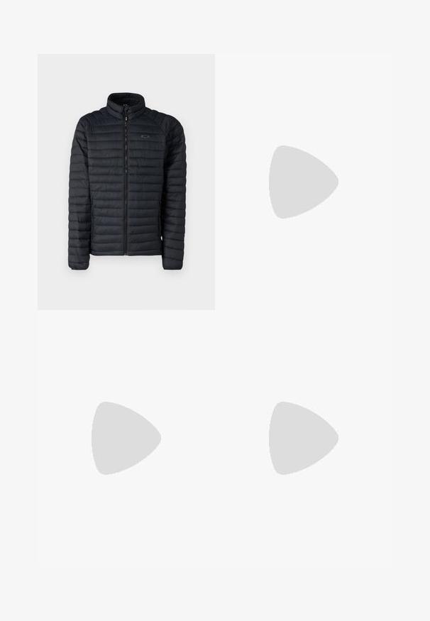 Czarna kurtka puchowa z poziomym pikowaniem, wysoki kołnierz, pełny zamek błyskawiczny i kieszenie boczne. Posiada subtelne logo na klatce piersiowej.; Czarny bawełniany t-shirt z okrągłym dekoltem, krótkimi rękawami i małym zielonym logo krokodyla po lewej stronie klatki piersiowej. Gładka tekstura, casualowy design.; Białe spodnie dresowe z elastycznym paskiem, z czarnymi paskami bocznymi i mankietami. Wykonane z miękkiego materiału o gładkiej teksturze.; Czarne buty sportowe z teksturowaną cholewką, trzema poziomymi paskami i białą podeszwą z wzorzystym bieżnikiem. Lekka i aerodynamiczna konstrukcja.