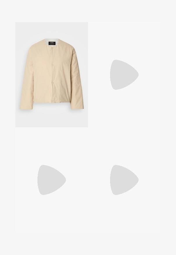 Beige, lightweight bomber jacket with a round neckline, two front button closures, and a slightly textured fabric. Minimalist design.; Black turtleneck shirt made from stretchy fabric. Features long sleeves, a fitted design, and a smooth texture with no patterns or embellishments.; 7 for all mankind TAILORLESS REFLECTION - Bootcut jeans - black; Black patent leather Mary Jane shoes with a pointed toe, two adjustable straps, and a chunky block heel. Smooth texture and glossy finish.