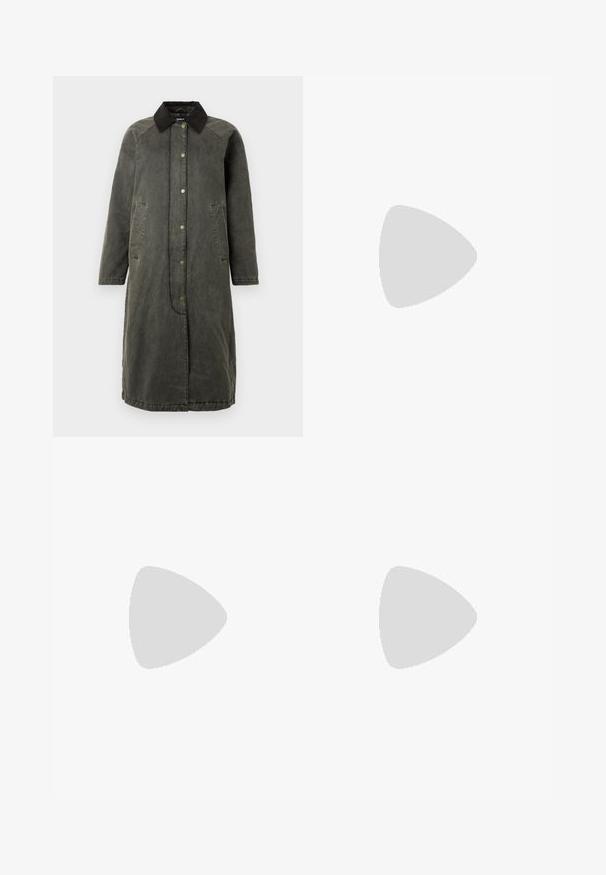 Dolg olivno zelena denim jakna z črnim kordnim ovratnikom, zapiranje z gumbi spredaj, dvema stranskima žepoma in rahlo prevelikim silhuetom.; Črna oversized majica s kratkimi rokavi, na kateri je grafika medveda z besedilom „NI SRČKAN VKLJUČNO Z DIVJIM“ v poudarjenem belem tisku. Material: bombaž.; Svijetloplave traperice visoki struk. Imaju široke nogavice, dva poderana područja na koljenima i klasičan petotoksi stil.; Beli visoki platneni športni čevelj z črnim gumijastim podplatom, sprednjim gumijastim zaščitnikom za prste in šestimi luknjicami za vezalke, ki se ponaša s preprostim, minimalističnim dizajnom.