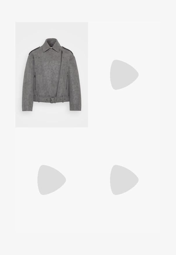Veste en faux suède grise avec un col structuré, une fermeture éclair asymétrique, des poches latérales zippées et une taille ceinturée. Les accents incluent des épaulettes.; T-shirt blanc à manches courtes en coton, avec un col rond et une coupe décontractée, sans motifs ni graphismes visibles.; Jeans en denim bleu clair à taille haute. Présentent des jambes larges, deux zones déchirées aux genoux et un style classique à cinq poches.; Baskets montantes en toile blanche avec semelle en caoutchouc noir, capuchon en caoutchouc à l'avant, et six œillets pour les lacets, présentant un design épuré et minimaliste.