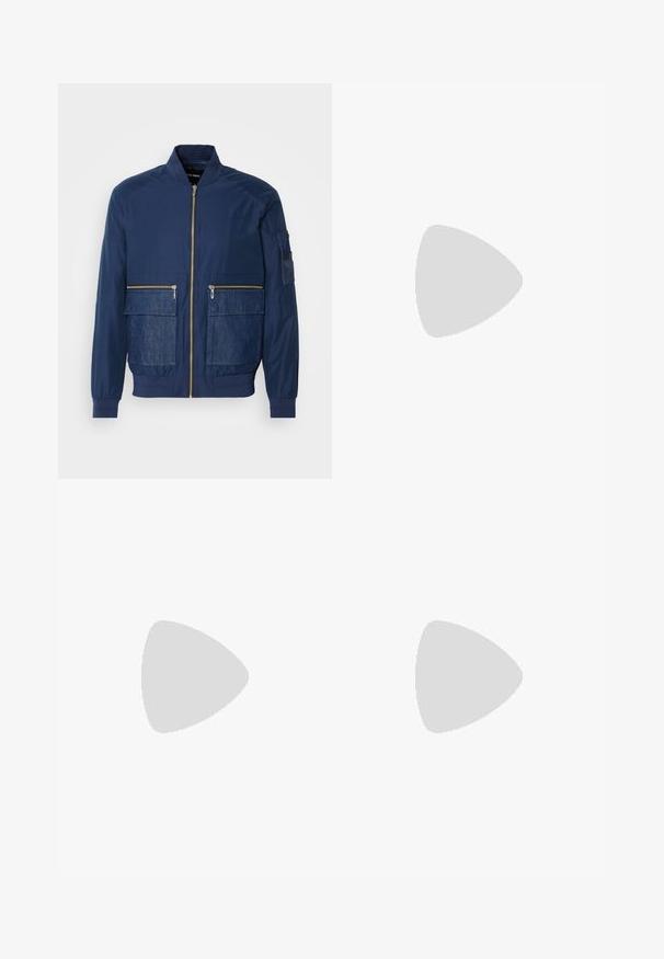 Giubbotto bomber navy con chiusura a zip, dettagli in denim su due tasche frontali e tasca in rete sulla manica sinistra. Tessuto testurizzato.; Due camicie a manica corta: una nera uniforme, l'altra bianca con strisce verticali nere. Entrambe presentano chiusure a bottoni e un colletto classico.; Pantaloni in denim nero con taglio dritto, design a cinque tasche e chiusura frontale con bottone. Tessuto liscio con dettagli di cucitura minimi.; Mocassini in pelle nera con punta rotonda, caratterizzati da un design cucito, suola piatta bassa e un battistrada in gomma testurizzata e scolpita.