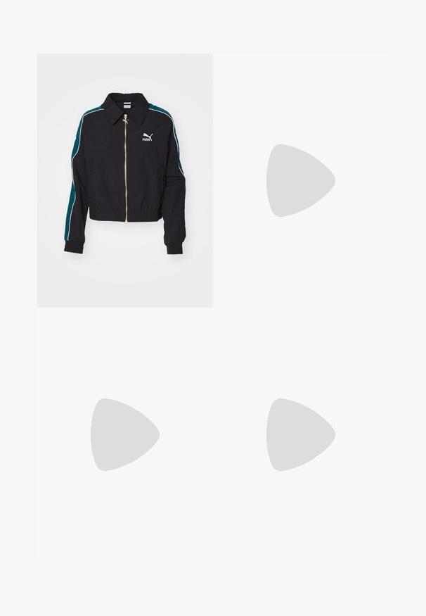 Puma T7  PLAY.LOUD. TRACK WV - Chaqueta de entrenamiento - black; Top blanco sin mangas con escote redondo. Hecho de una tela suave, presenta un corte relajado y un diseño minimalista. Sin patrones ni acentos.; Pantalones negros, ligeros, con cintura elástica y tobillos fruncidos. La tela es suave y presenta un diseño relajado y ajustado.; Zapatillas deportivas blancas y gruesas con un upper texturizado, paneles de malla y suelas de goma gruesas con un patrón de relieve prominente. Incluyen cordones y una lengüeta.