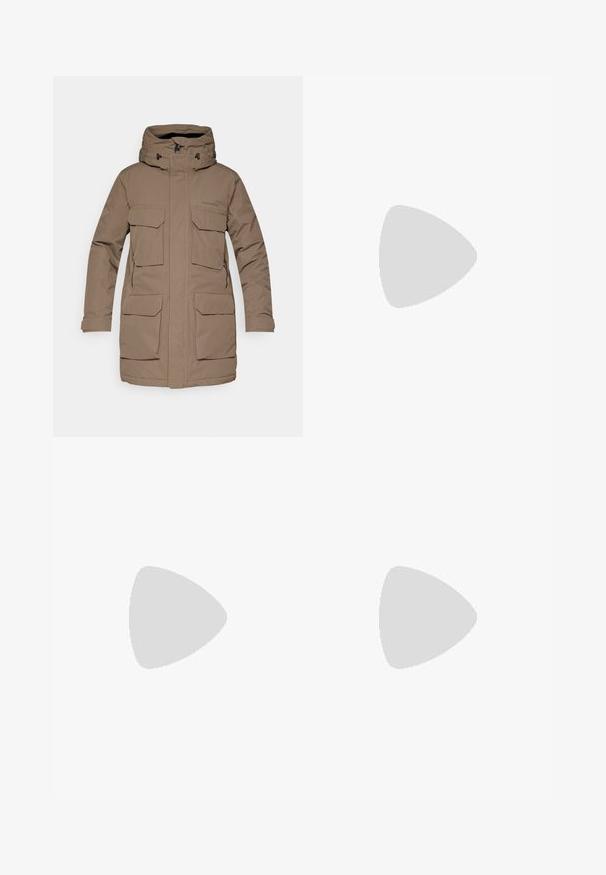 Braune isolierte Parka mit Kapuze, zwei großen Fronttaschen und einem Reißverschluss. Verfügt über eine glatte Textur und ein gerades Schnittdesign.; Schwarzes T-Shirt mit kurzen Ärmeln aus Baumwolle, mit einem runden Ausschnitt und einem kleinen weißen Logo auf der oberen linken Brust.; The North Face WINTER EXPLORATION TAPERED CARGO  - Outdoor-Hose - black; Schwarzer Trailrunning-Schuh mit strukturiertem Obermaterial, Gummisohle und verstärkter Zehenkappe. Verfügt über einen gepolsterten Kragen und eine Ziehlasche für einfaches Anziehen.