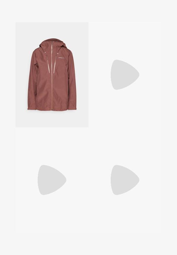 Patagonia TRIOLET JACKET - Giacca hard shell - dulse mauve; T-shirt nera in cotone a maniche corte con un logo circolare multicolore sul petto. Orlo dritto e vestibilità comoda.; Pantaloni da jogging neri con vita elastica, cordoncino regolabile e tasche laterali con zip. Tessuto morbido e leggero con gambe affusolate.; Scarpe da ginnastica nere con una tomaia testurizzata, soletta bianca e suola Vibram. Presentano un sistema di allacciatura e un anello sul tallone.