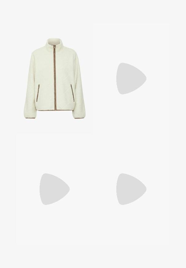 Giacca in pile color crema con colletto alto, zip intera, motivo a quadri diagonali e dettagli in cerniera marroni su tasche e polsini.; Maglietta nera a maniche corte con scollo rotondo e dettagli in rete forata sulle spalle. Tessuto morbido, vestibilità comoda, orlo curvo.; Pantaloni neri con una linea a gamba larga, dotati di una vita alta e fessure laterali per facilitare il movimento. Realizzati in un tessuto morbido ed elasticizzato.; Sneakers crema con strisce azzurre chiaro, suola in gomma e decorazioni di fiori gialli sulla parte superiore. Design a punta arrotondata.