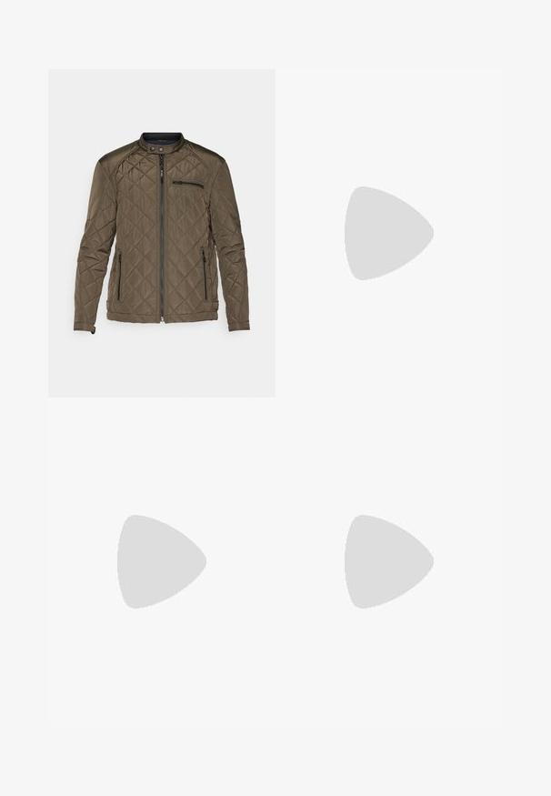 Giacca trapuntata verde oliva con colletto alto, zip frontale e due tasche laterali. Include una tasca sul petto con zip per riporre oggetti.; T-shirt di cotone verde oliva con un grande logo nero di Levi's sul davanti. Collo girocollo classico e maniche corte, consistenza liscia.; Pantaloni cargo verde oliva realizzati in cotone robusto. Presentano numerose tasche, una tasca laterale con zip e gambe affusolate con una finitura leggermente strutturata.; Sneakers alti neri in tela con suole e lacci bianchi, dotati di un logo circolare di lato e abbinati a pantaloni in denim e neri.