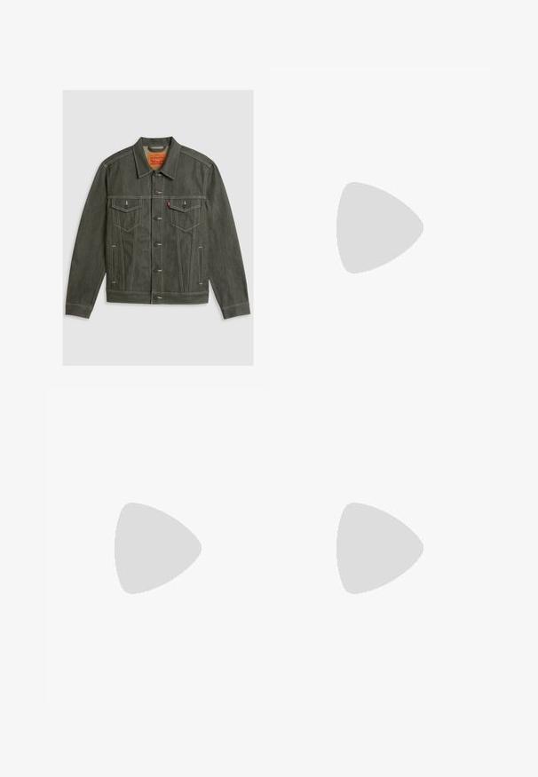 Sötétzöld denim dzseki hegyes gallérral, két mellzsebbel és elöl gombos záródással. Kontrasztos fehér varrás és márkacímke jellemzi.; Két rövid ujjú póló: az egyik fehér, a másik fekete. Mindkettő pamutból készült, a mellkason piros Levi's logóval. Egyszerű, környakú kialakítás.; Fekete farmernadrág egyenes szárával, cipzáras elejével, elülső zsebeivel és klasszikus öt zsebes kialakításával. Puha, de tartós textúrájú.; Fehér bőr alacsony szárú sportcipők perforált orral, lapos fűzőkkel és minimalista kialakítással. Világoskék farmernadrággal párosítva.