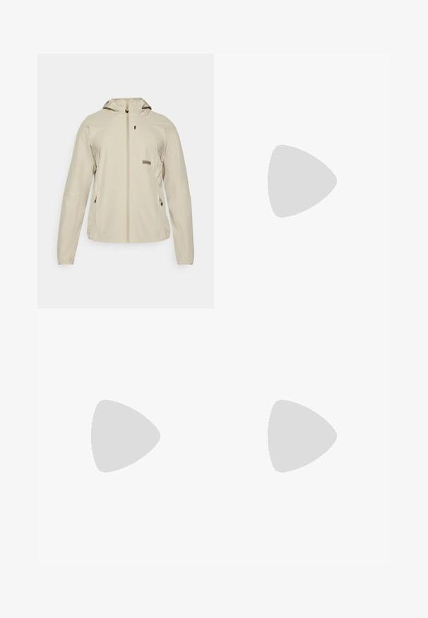 Vaaleanbeige kevyt takki, jossa on huppu, vetoketjullinen etuosa, kaksi sivutaskua ja pieni logotyyppinen yksityiskohta rinnassa. Sileä kangas.; Valkoinen pitkähihaisen T-paita, joka on valmistettu puuvillasta ja jossa on pyöreä kaula-aukko. Rintamuksessa on pieni musta logo. Sileä kangas, normaali malli.; Mustat collegehousut, joissa on nauhakuomu vyötäröllä, kapeneva fit, elastiset hihansuut ja pieni valkoinen logo vasemmassa reidessä, valmistettu sileästä kankaasta.; Mustat ulkokengät, joissa on verkko- ja synteettinen materiaali, teksturoitu päällinen, varma nauhoitusjärjestelmä ja kestävä pohja kivikkoisella maastolla.