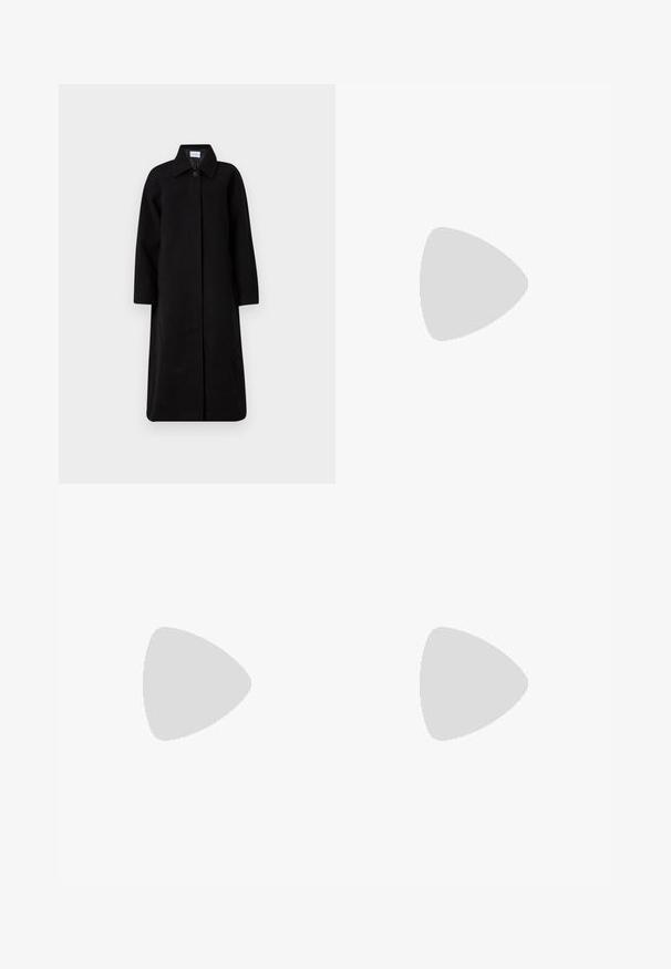 Calvin Klein Jeans LONG COAT - Klasisks mētelis - black; Melna īsām piedurknēm T-kreklu, kas izgatavots no mīksta kokvilnas, ar apļveida kakla izgriezumu, brīvu piegriezumu un gludu tekstūru. Nav redzamu rakstu vai grafikas.; Gaiši zilas džinsu bikses ar augstu jostasvietu, plats kāju griezumu, divām sānu kabatām un krokotā dizaina akcentiem. Mīksta tekstūra ar izdilušu apdari.; Melna, ar smailu purngalu, slingback kurpe ar zemu papēdi, izgatavota no gludas ādas materiāla un ar izgriezumiem sānos gaisa caurlaidībai.