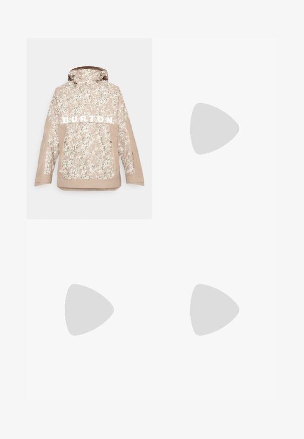 Beige camouflagejakke med hætte, der har "BURTON" i fede hvide bogstaver, lynlåslomme foran og struktureret stof til udendørs brug.; Hvid bomulds T-shirt med korte ærmer, der har et sort trykt design med teksten "OFFICIAL USE ONLY" sammen med Nike-logoet på venstre side.; Lysebeige brede bukser lavet af bomuld. Har forlommer og en knaplukning. Glat tekstur med subtile lodrette linjer.; Sko med en lys beige syntetisk overdækning, hvide snørebånd og synlig dæmpning. Har en glat sål og subtile sideaksenter.