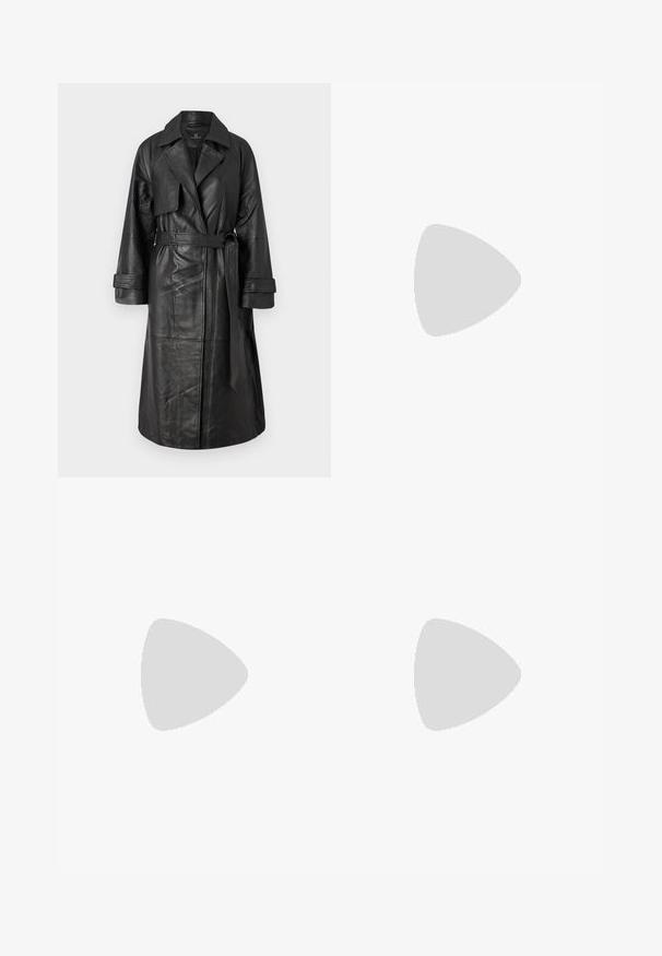 Čierny kožený trench coat s opaskom, širokým golierom, dlhými rukávmi a hladkou textúrou. Rysy zahŕňajú dvojradové zapínanie a dĺžku po kolená.; Biely ľanový košeľa na gombíky s ostrým golierom, dlhými rukávmi a gombíkovými uzávierkami. Má uvoľnený strih a hladkú textúru.; Čierne krajčírské nohavice so strihom rovného nohu, s hladkou textúrou a ostrými skladmi pozdĺž prednej časti. Žiadne viditeľné hardvér.; Čierne kožené slingback opätky s špicatou špičkou, s úzkym opätkom a zlatým detailom na nastaviteľnom remienku. Hladká textúra.