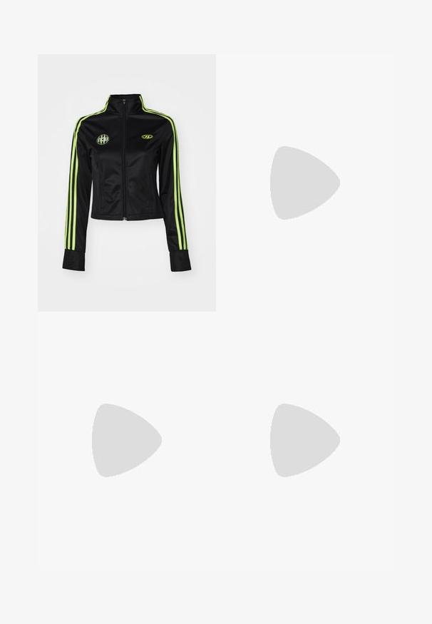 Jachetă scurtă neagră cu guler înalt, dungi contrastante de culoare verde neon pe mâneci, închidere cu fermoar în față și detalii cu logo brodat.; Top alb cu bretele care se leagă, cu decolteu în V adânc, față plisată și cordon ajustabil la gât. Fabricat dintr-un material moale și texturat.; Fustă mini din denim cu imprimeu de leopard, având tivul desfăcut, caracterizată prin buzunare frontale și un talie clasică cu două butoane metalice.; Cizme negre până la gleznă cu vârf ascuțit, realizate din piele netedă. Prezintă un toc patrat și un glonț ajustat, cu detalii de cusătură vizibile.