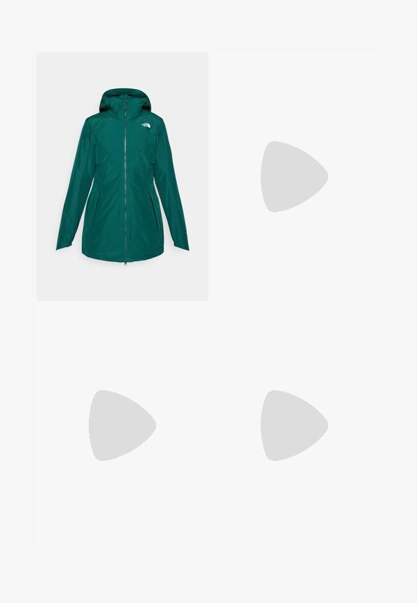 Teal vanntett jakke med glidelås på fronten og justerbar hette. Har sidelommer og en logo på øvre venstre bryst.; Svart langermet T-skjorte laget av bomull med rund hals. Har en liten hvit logo på venstre brystområde. Enkelt design og passform.; Svarte nylon cargo-bukser med glidelås og justerbare mansjetter, flere lommer og en logo på høyre bein. Glatt, lett tekstur.; Beige og krem joggesko med teksturert mesh-overdel, støttende overlegg og gummisåle med et mønster for godt grep.