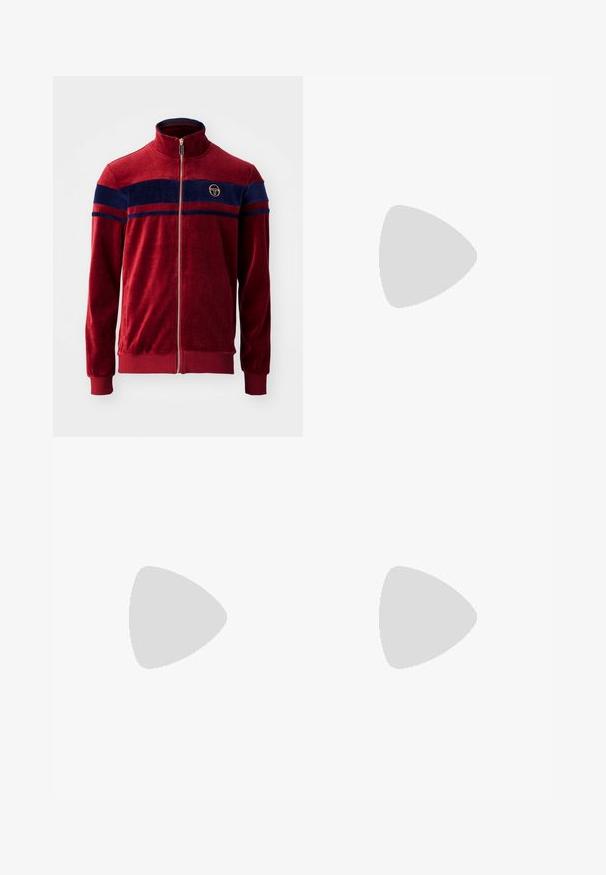 Sergio Tacchini DAMARIND TRACKTOP - Trainingsvest - merlot/maritime blue; Drie witte geribde tanktops van katoen. Kenmerken zijn een ronde hals en kleine zwarte labels nabij de zoom. Verkrijgbaar in meerdere maten.; Zwarte elastische broek met rechte pasvorm, gemaakt van een gladde stof, met elastische boorden bij de enkels en zonder zichtbare zakken.; Zwarte sportieve schoenen met een gestructureerde bovenkant, wit swoosh-logo, gepolsterde hiel en een contrasterende witte zool met een zigzagpatroon.