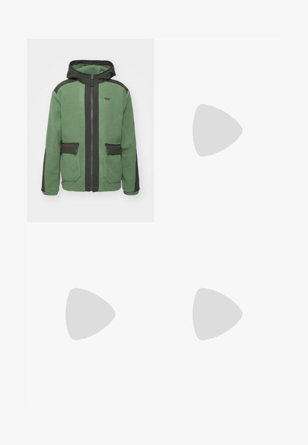 Columbia LANDROAMER™ FLEECE - Jakna iz flisa - canteen/greenscape; Bela dolgimi rokavi majica iz bombaža. Oblika s krožnim izrezom z rebrastimi manšetami in majhnim logotipom na levi rokavu. Gladka tekstura.; Široke traperice v zbledeli črni denimu, ki imajo gumb zapiranje, pet žepov in kontrastno šivanje ob šivih.; Sive športne čevlje z zgornjim delom iz mrežastega in semiš materiala, belimi akcenti, oblazinjenim podplatom ter edinstvenim dizajnom z odsevnimi elementi.
