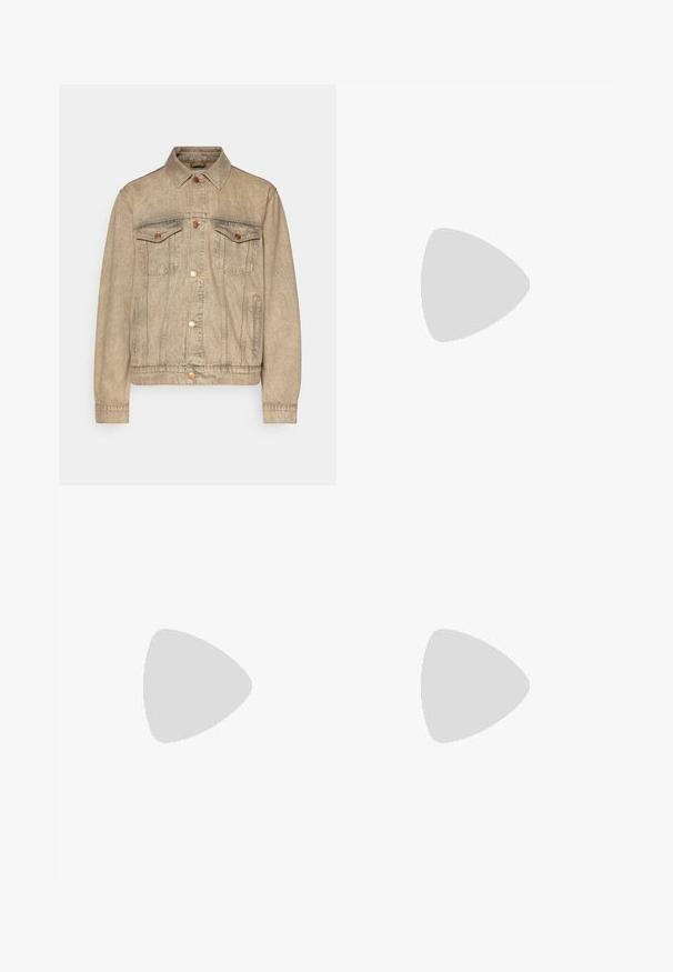 Beez denimpusa, mille ja kahe rinna taskuga, ees nupu kinnitusega. Pikkade varrukatega koos nupukinnitustega mansettidega ja nähtavad õmblustead. ; Musthave muströid ja pehmest materjalist must turtleneck, millel on pikad varrukad ja tihe istuvus. Ribaga ääris allservas ja vöökohal. Lihtne disain.; Mustad teksased sirge jala disainiga, kõrge vöökoht ja klassikaline viie tasku stiil. Omab puhast viimistlust ja vastupidavat õmblust.; Mustan nahast lace-up kingad, millel on paks, sakiline must kummitald ja kollane õmblus ääres, millel on sile viimistlus.
