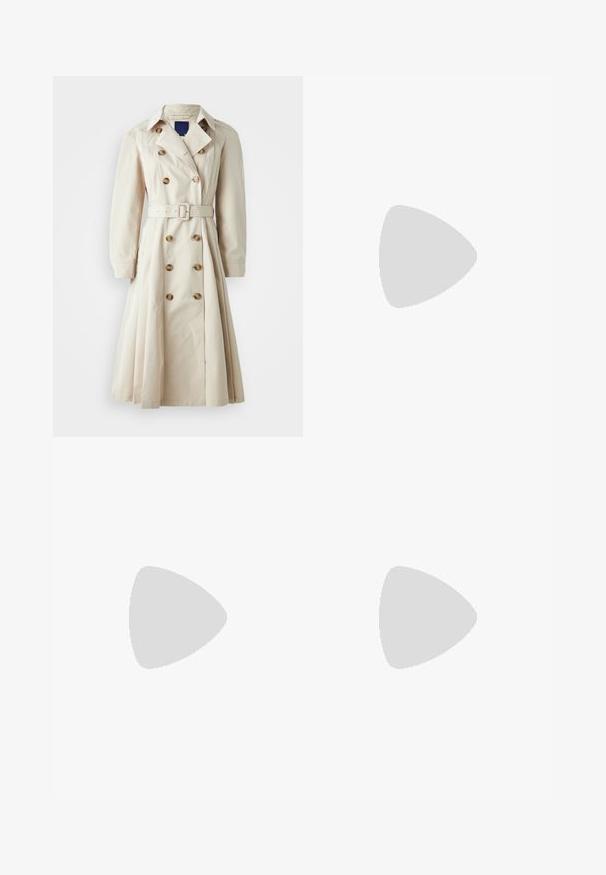 Beige trench coat dengan penutupan kancing ganda, pinggang berikat, lengan panjang, dan rok sepanjang lutut, terbuat dari kain ringan.; Valkoinen, ribbatusta kankaasta valmistettu, istuva toppi, jossa on hihattomat cap-sleeve -hihoja ja kokoontumisdetails, jotka antavat tekstuuria ja muotoa.; Tummansinisiä farkkuhousuja, joissa on korkea vyötärö, etutaskut ja leveät lahkeet, esiteltynä litteänä valkoista taustaa vasten.; Ruske patentin nahkalijatke sa špicastim nosom i umjerenom petom. Sadrže remen s kopčom za sigurno pristajanje. Glatka tekstura.