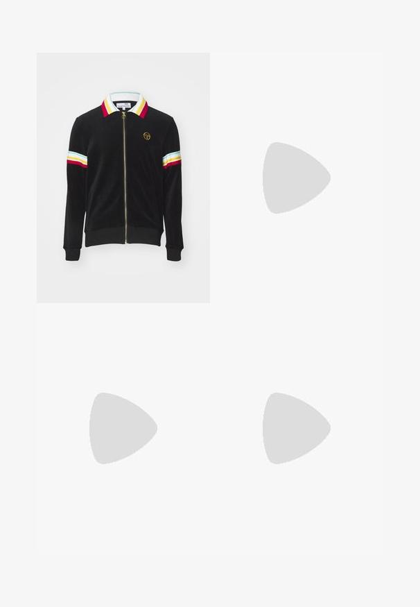 Sergio Tacchini SLICE TRACK JACKET - Veste de survêtement - black; T-shirt noir à manches courtes Nike en tissu lisse, arborant un logo swoosh blanc sur le côté supérieur gauche, col rond.; Pantalon de jogging noir en tissu léger avec une ceinture élastique, des poignets aux chevilles et un logo Nike discret sur le côté gauche.; Chaussure de sport noire avec une tige texturée, un swoosh blanc de Nike et une semelle extérieure en caoutchouc blanc. Elle présente un design à lacets et une forme dynamique.