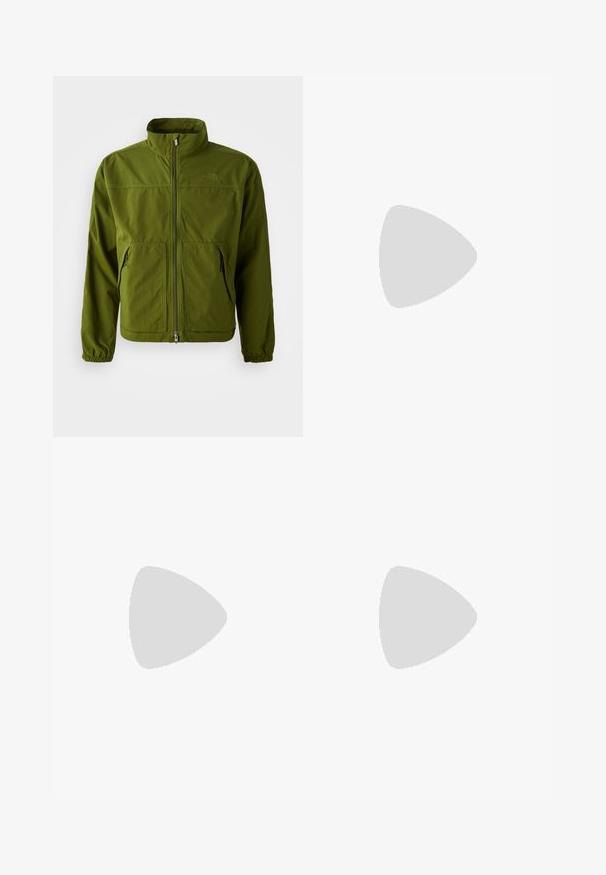 Oliwkowa kurtka North Face z pełnym zamkiem z przodu, wysokim kołnierzem, elastycznymi mankietami oraz dwoma przednimi kieszeniami na zamek.; Czarna bawełniana koszulka z krótkimi rękawami, okrągłym dekoltem i małym białym logo na lewej piersi. Prosty design, gładka faktura i luźny krój.; Czarne spodenki sportowe wykonane z lekkiego materiału, z elastycznym pasem na sznurek, bocznymi kieszeniami i zwężanymi mankietami przy kostkach.; Czarne sneakersy outdoorowe z zamszowym wierzchem, teksturowaną gumową podeszwą i solidnym systemem sznurowania. Posiadają wzmocnioną piętę oraz logo marki na boku.