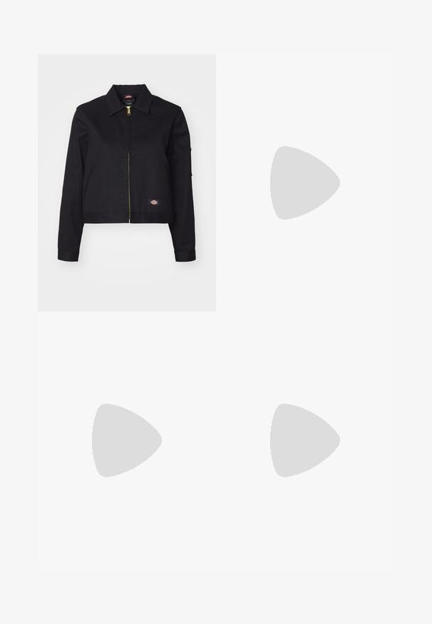 Melna īsā jakas izstrādājums no izturīga auduma, ar priekšējo rāvējslēdzēju, sānu kabatām un mazu logotipa uzšuvumu kreisajā pusē.; Melna kokvilnas t-kreklā ar īsām piedurknēm un apaļu kakla izgriezumu, uz krūtīm ir balta Adidas logo. Vienkāršs dizains, brīvs piegriezums.; Melnas plašas sporta bikses ar elastīgu jostasvietu, kurām ir baltas sānu svītras un izšūts logo kreisajā augšstilbā.; Melnas ādas sporta apavus ar baltām svītrām, apaļu purngalu, baltām auklām un gumijas zoli. Izceļas ar mīksto apkakli un zīmola detaļām.