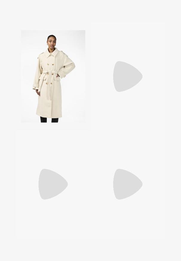 Beige trenchcoat lavet af et blødt, tekstureret stof. Har dobbeltradet front, stort krave, sidetasker og en selvbinder bælt.; Hvid bomulds t-shirt med et grafisk design af en sol, palmer og vand. "ADIDAS Sports Club" trykt i grøn og gul.; Lyseblå brede jeans lavet af denim. Har høj talje, fem-lomme design og knaplukning. Lige snit med en ren kant.; Cremefarvede lædersneakers med tre mørke striber, en brun gummisål og en afrundet tå. Har en foldbar tunge mærket "SAMBA."