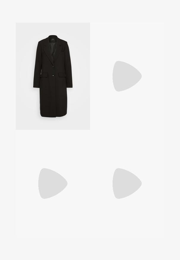 Svart lång kappa med en enda knappstängning, snibbar och två framfickor. Tillverkad av ett slätt tyg med en skräddarsydd passform.; Stradivarius Linne - dark brown; Svarta denimjeans med avslappnad passform, rak benprofil, femficksdesign och en något bleknad textur. Knapp och dragkedja framtill.; Bruna läderankelstövlar med fyrkantig tå och blockklack, matchade med svarta vida jeans. Slät textur och minimalistisk design.