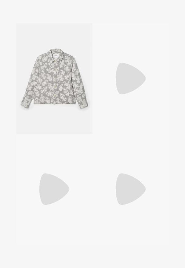 NN.07 RAHIM  - Veste légère - grau/weiß/mehrfarbig; Tiger of Sweden PRO - T-shirt basique - black; Tiger of Sweden TENUTA - Chino - light ink; Sneakers en cuir noir avec des accents gris, semelle en caoutchouc blanche, bout rond et six œillets noirs pour les lacets. Détail avec panneau latéral texturé.